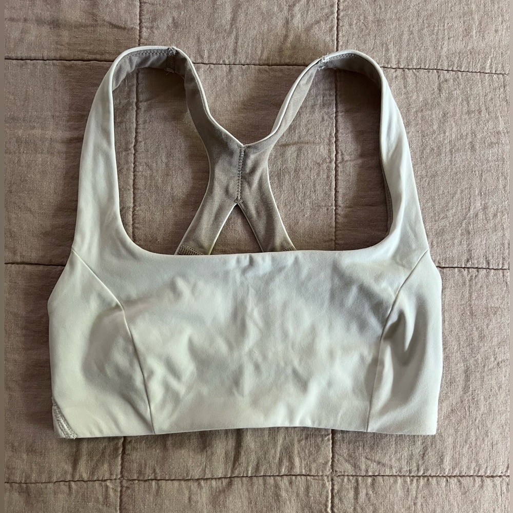 Lululemon Smooth cover yoga bra 🤍